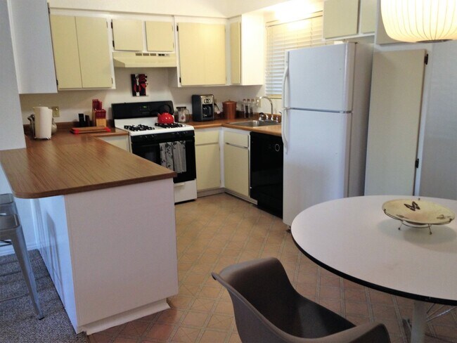 Foto del edificio - LOFT STYLE 2 Bed/1 Bath Near the Ocean ** ...