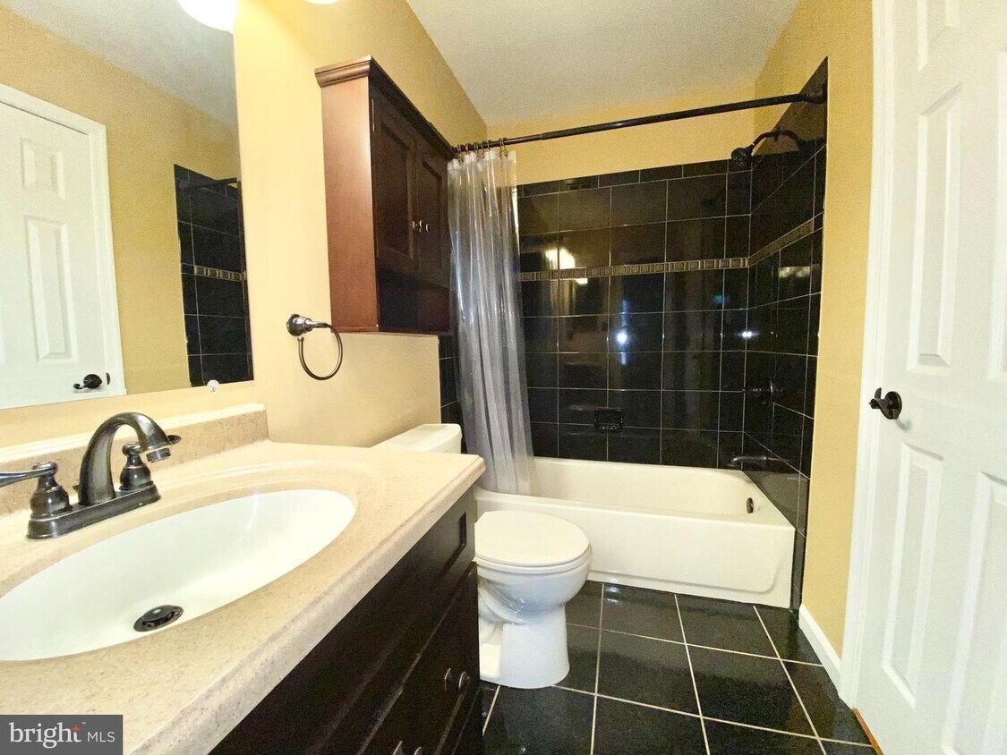 Primary Photo - 2982 Mission Square Dr