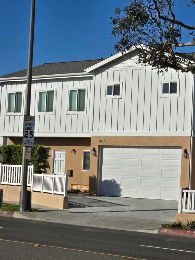 Foto del edificio - 2857 W Carson St