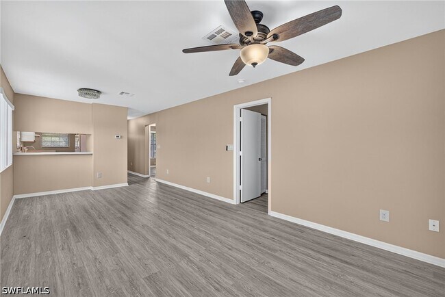 Foto del edificio - 5365 Treetops Dr