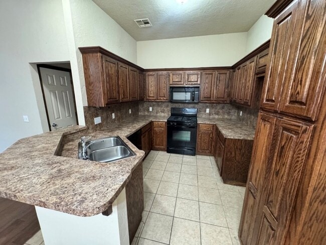 Building Photo - 15012 Kyle Dr