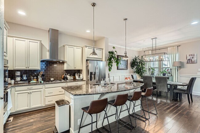 Foto del edificio - Gorgeous 4-bedroom, 3.5-bath home in Stapleton’s highly sought-after Willow Park East neighborhood!