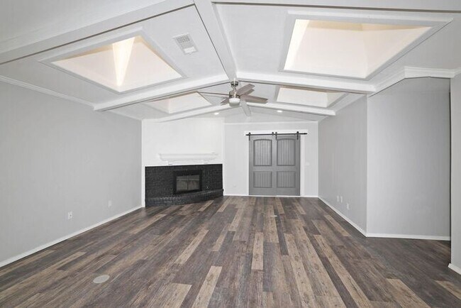 Foto del edificio - 3537 Tripp Ave