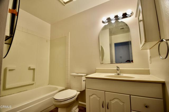 Building Photo - 643 Hillcrest Dr