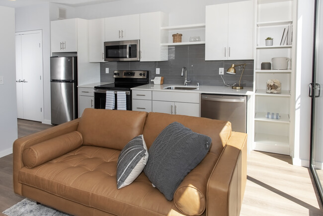 Building Photo - Everlake Apartments (new)