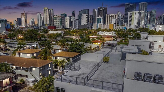 Foto del edificio - 545 SW 11th St
