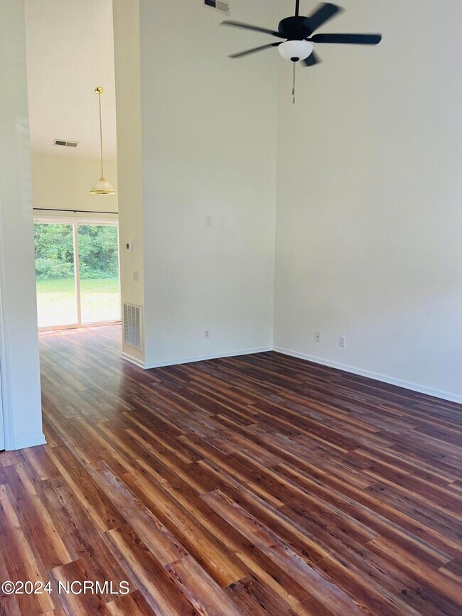 Building Photo - 1127 Brownlea Dr