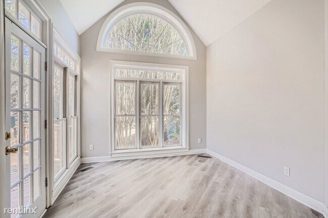 Building Photo - 5 br, 4.5 bath House - 1555 Highview Pines...