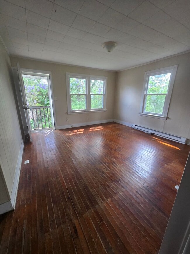 Building Photo - 206 Flora Cir