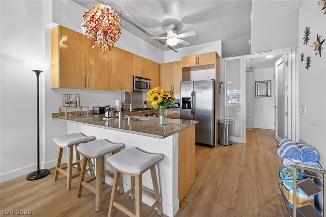 Building Photo - 353 E Bonneville Ave