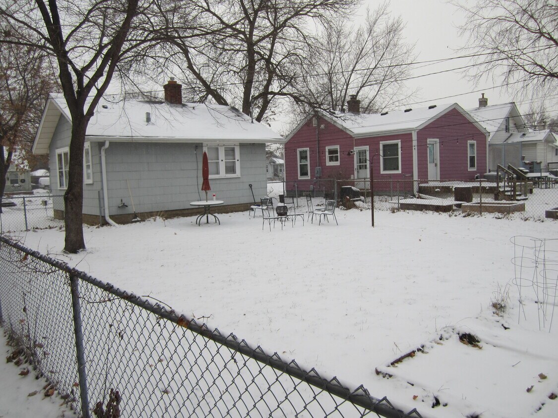 Foto del edificio - 4534 Logan Ave N