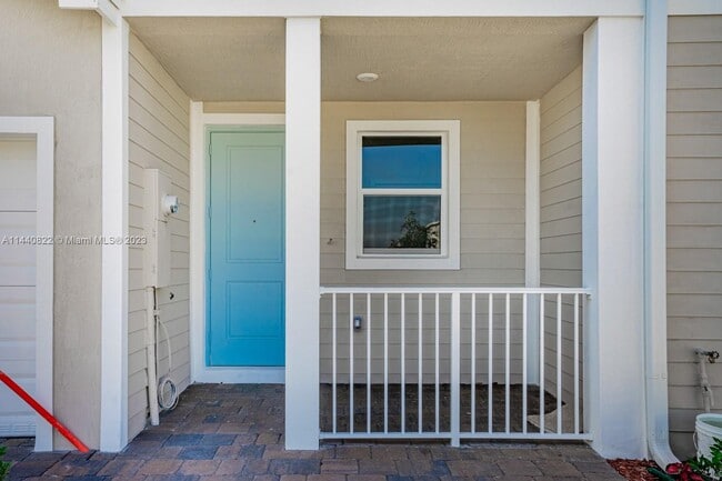 Building Photo - 934 SE 19th St