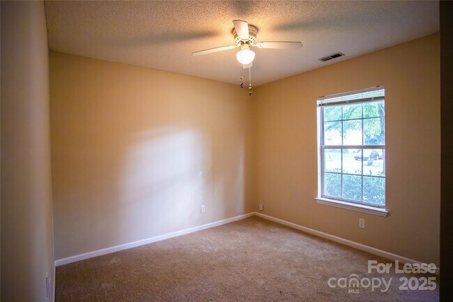 Foto del edificio - 322 Cottonwood Park Dr