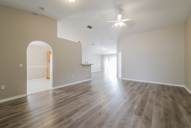 Building Photo - 16011 Chichester Ct
