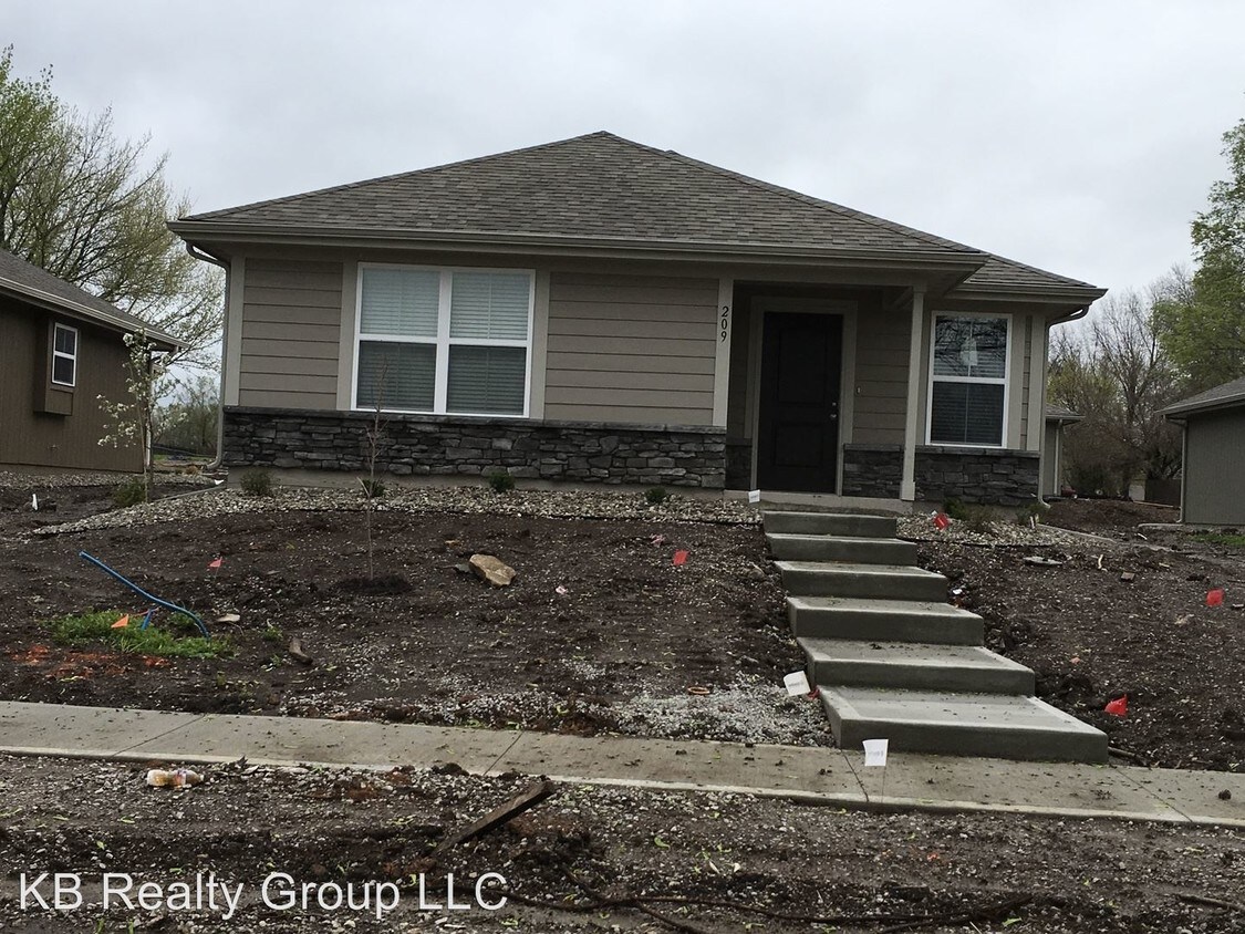 Foto principal - 2 br, 2 bath House - 209 E Plum St