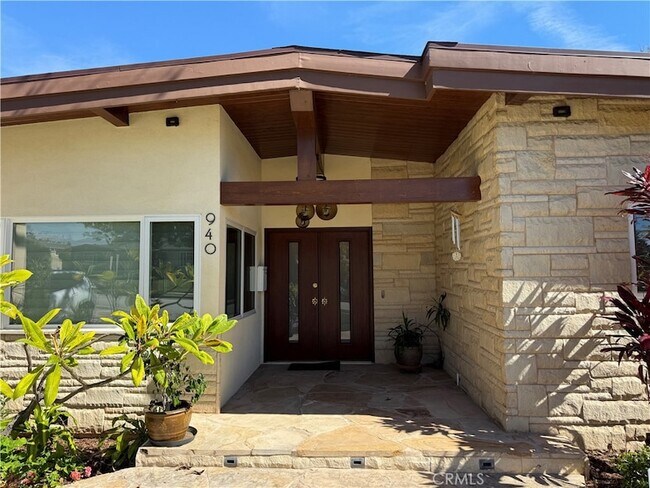 Foto del edificio - 940 Crestview Dr