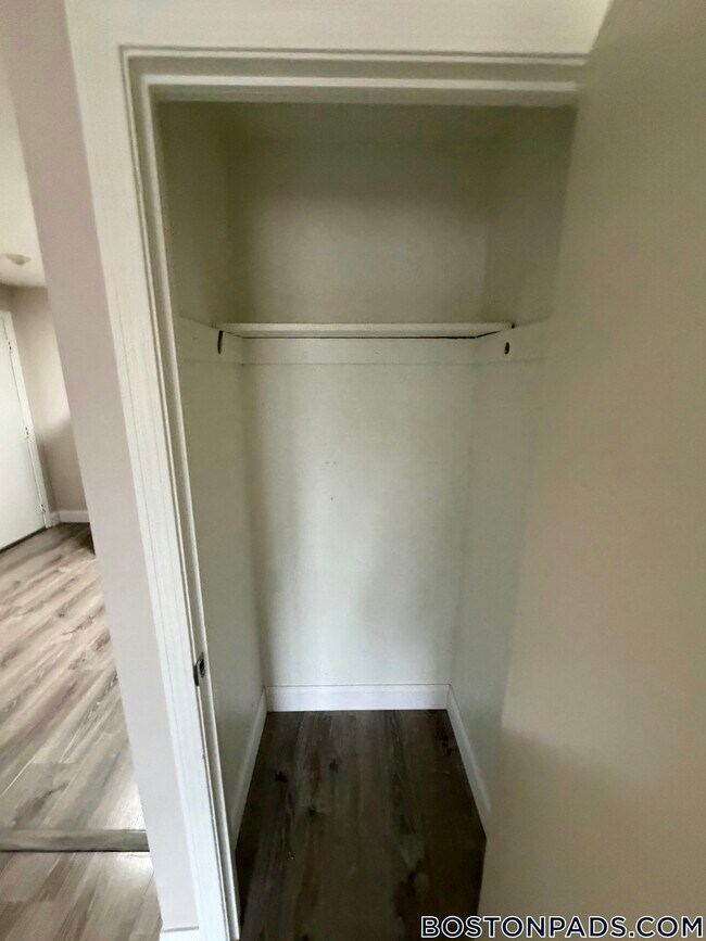 Building Photo - 71 Bernier St