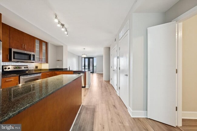 Building Photo - 910 M St NW