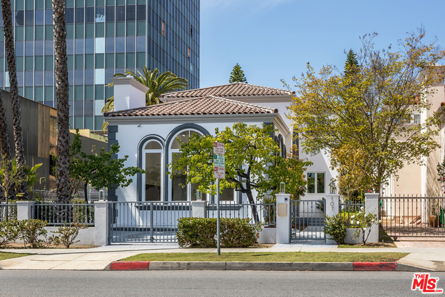 Building Photo - 107 N Doheny Dr
