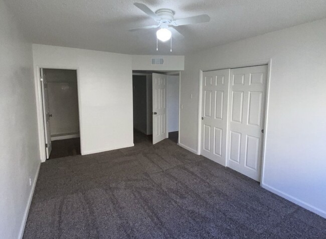 Foto del edificio - 5712 Stockdale Hwy