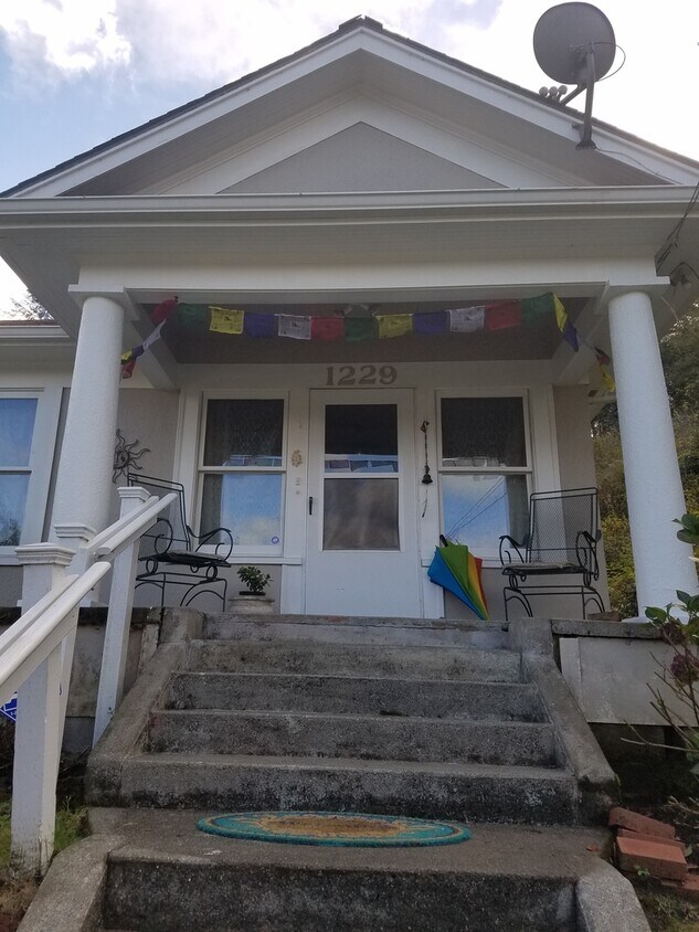 1229 Park Ave Unit 1229, Coos Bay, OR 97420 Room for Rent in Coos Bay