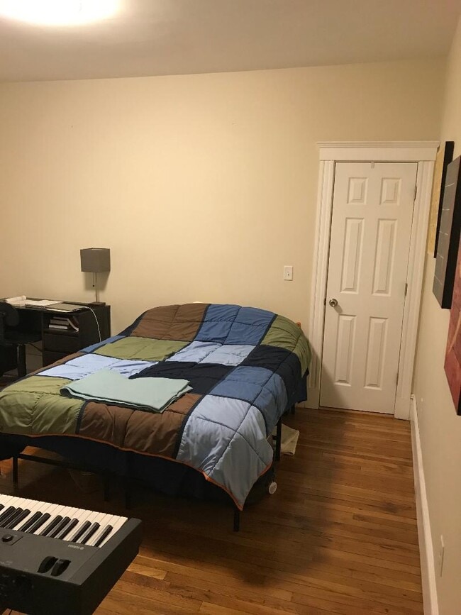 Building Photo - 61 Park Dr