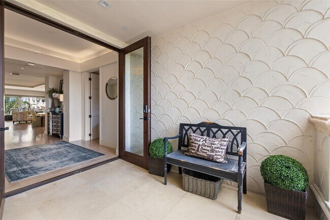 Foto del edificio - 4924 Fisher Island Dr