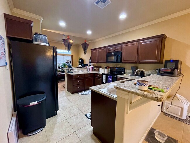 Foto del edificio - Wonderful 2 Bed 2 Bath Townhome! August 20...