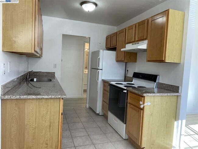 Building Photo - 1332 Palos Verdes Dr