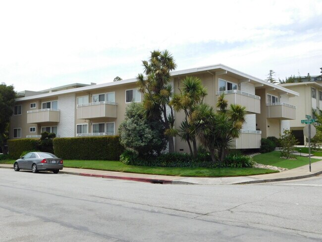 Building Photo - 1301 Palos Verdes Dr