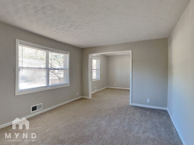 Building Photo - 2945 Botany Dr