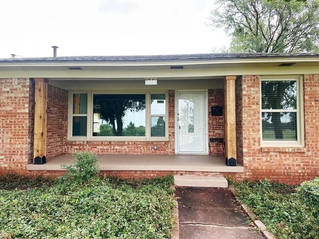 Building Photo - 3501 Sheridan Rd