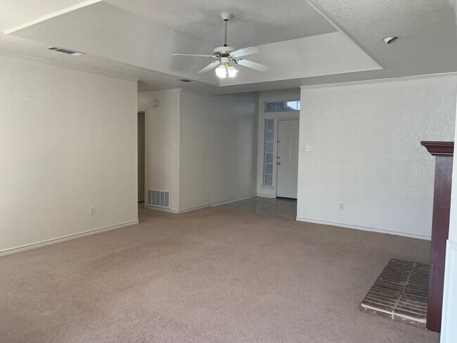 Foto del edificio - 4611 Chantz Dr. - Call LONGHORN PROPERTIES...