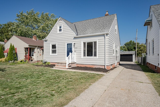 Building Photo - 6006 Ridgewood Ave