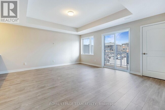 Building Photo - 904 Parnian Private
