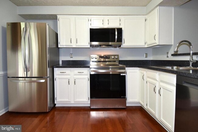 Building Photo - 1545 Woodcrest Dr