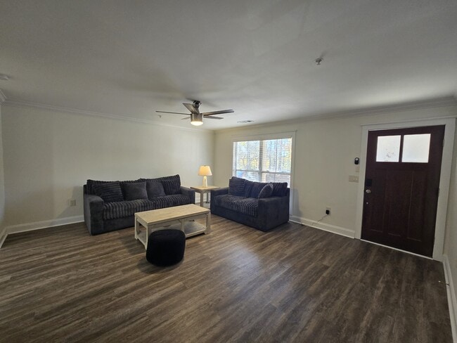 Building Photo - 490 S Barnett Shoals Rd