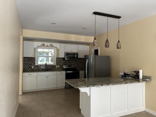 Building Photo - 208 Bower St