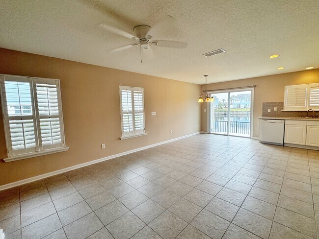 Foto del edificio - Islander Townhome with water views and garage!