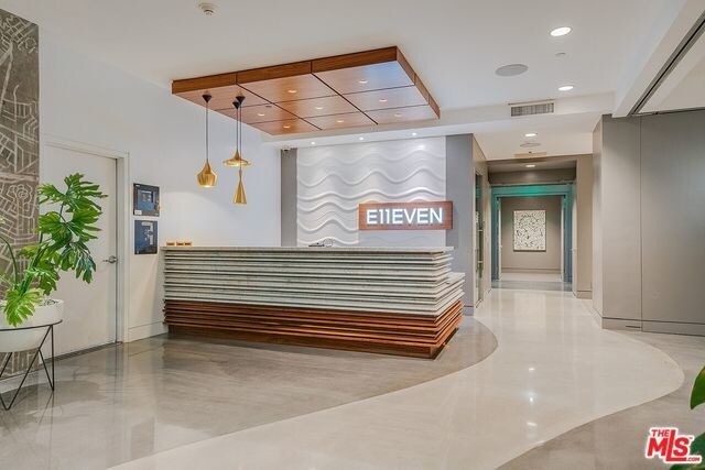 Foto del edificio - 1111 S Grand Ave