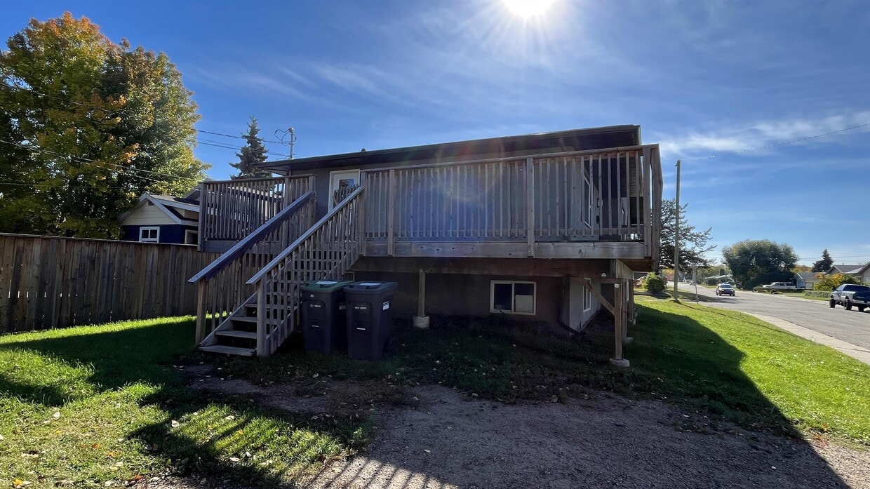 Photo principale - 5814-5851 51 Ave