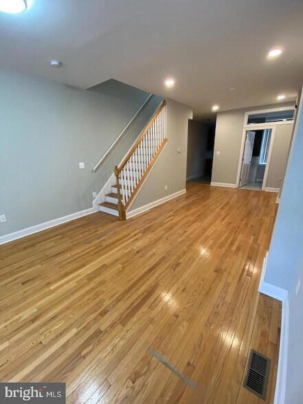 Foto del edificio - 325 E 21st St