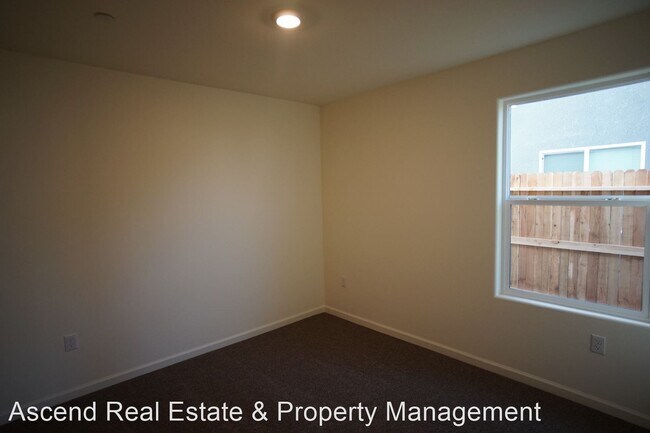 Building Photo - 4 br, 2 bath House - 6021 Versace Ave