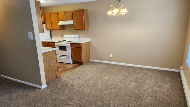 2B 1B Corner - Colonial Court