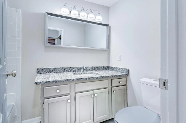 Foto del edificio - 8212 Cedar Glen Dr