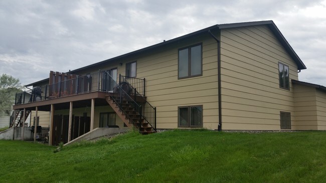 Building Photo - 631 Oakmont Rd