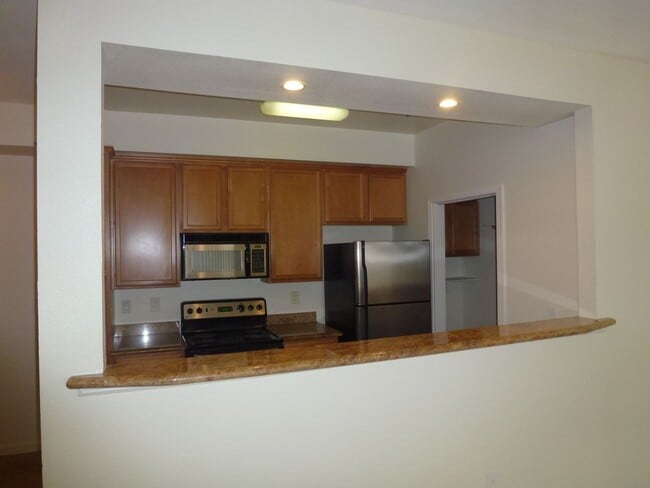 Building Photo - Beautiful Condominium in Gated Community i...