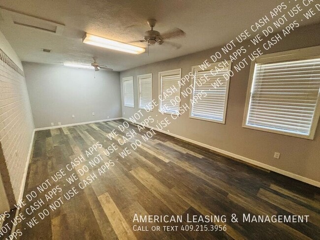 Foto del edificio - 4212 Briarhill-