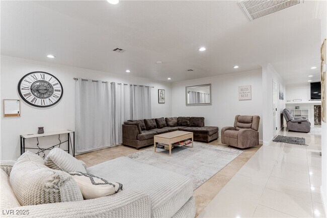 Foto del edificio - 2121 Rosanna St