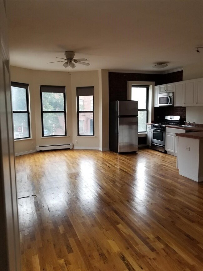 Building Photo - 437 Jersey Ave